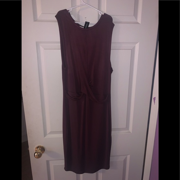 Sleeveless maroon dress - Picture 1 of 3
